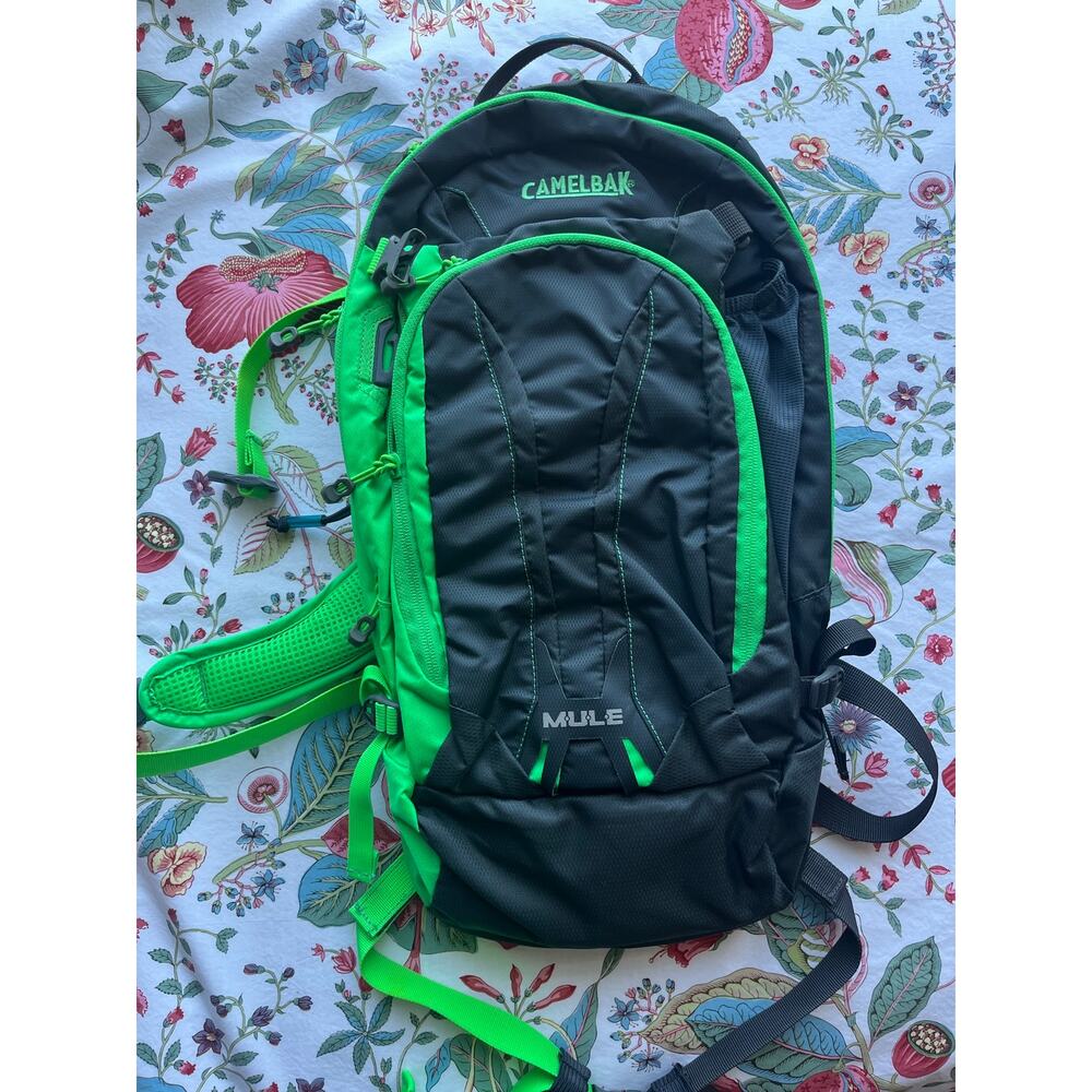CamelBak M.U.L.E. Hydration Pack NWOT